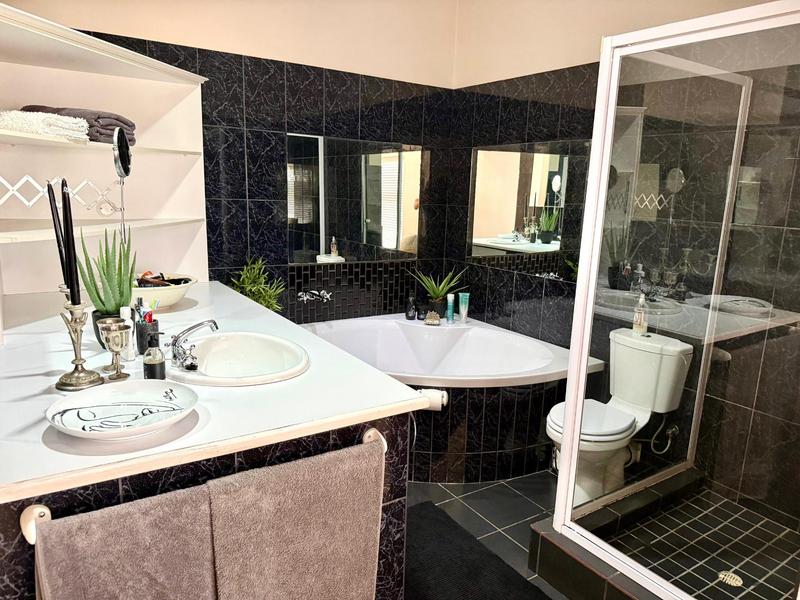 3 Bedroom Property for Sale in Tafelzicht Western Cape